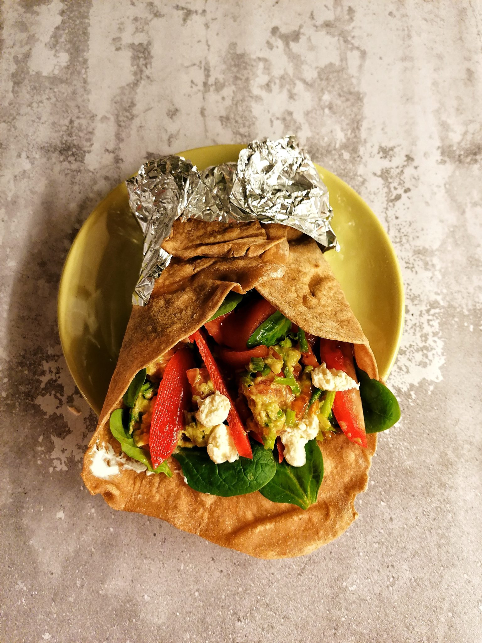 Domowa tortilla z guacamole i warzywami Porady treningowe , skuteczna