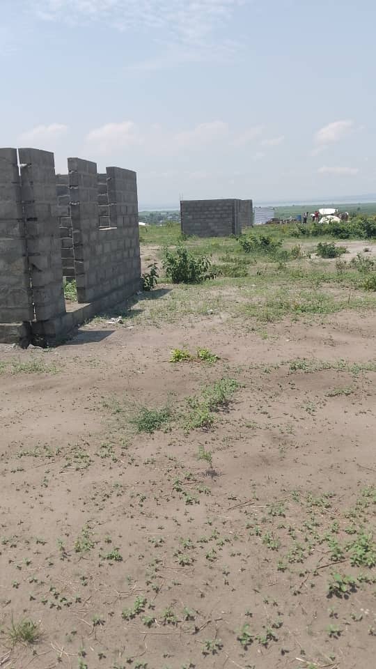 Terrain à Vendre à NSELE, Quartier KINKOLE Zwandako Maison à Louer